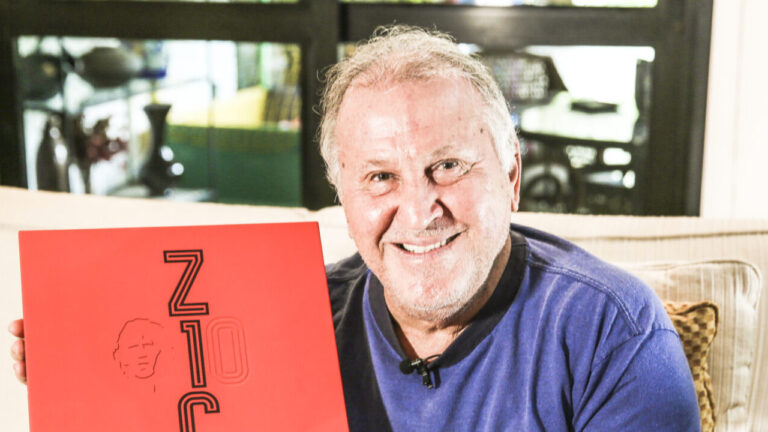 App PLACAR Digital oferece livro autografado por Zico; saiba como participar