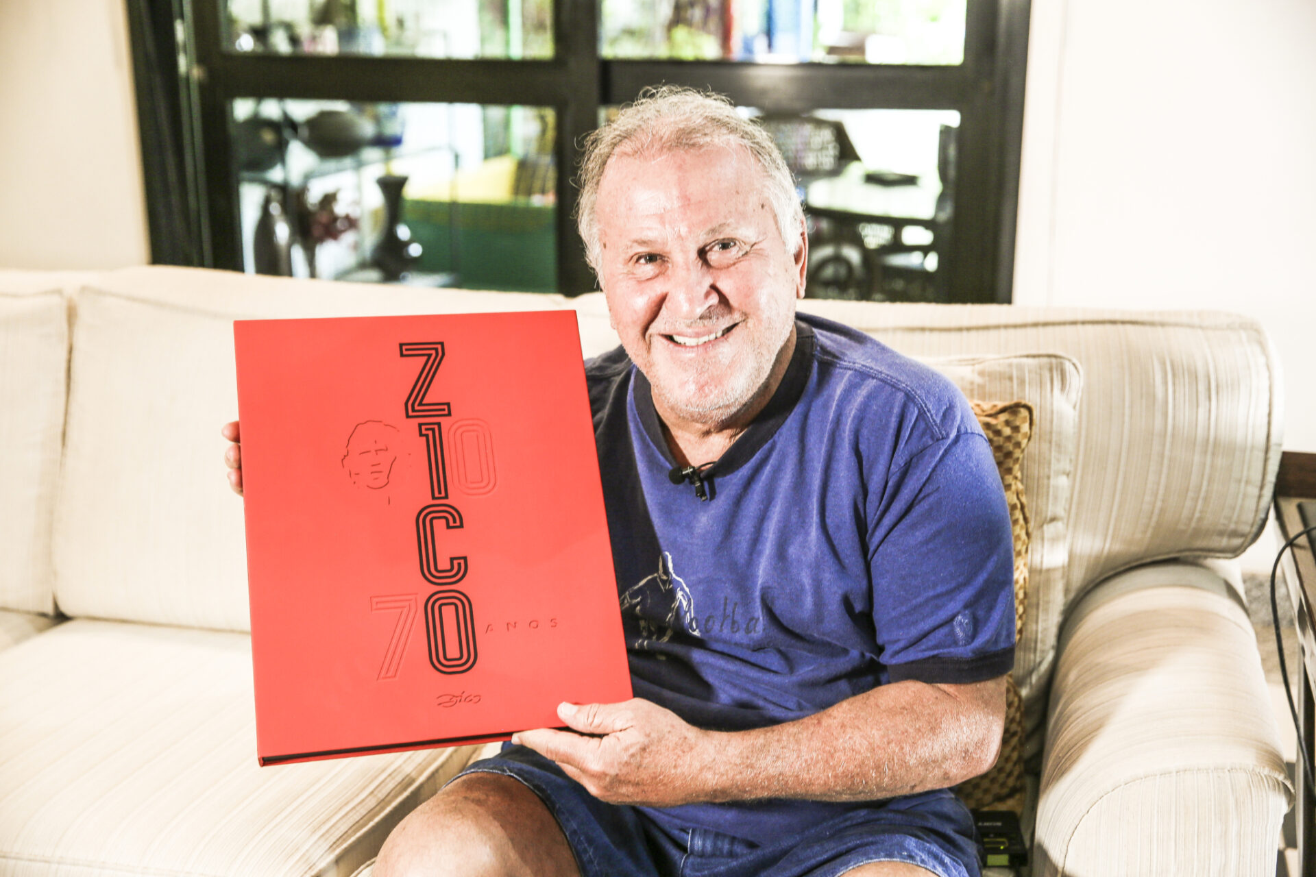 App PLACAR Digital oferece livro autografado por Zico; saiba como participar