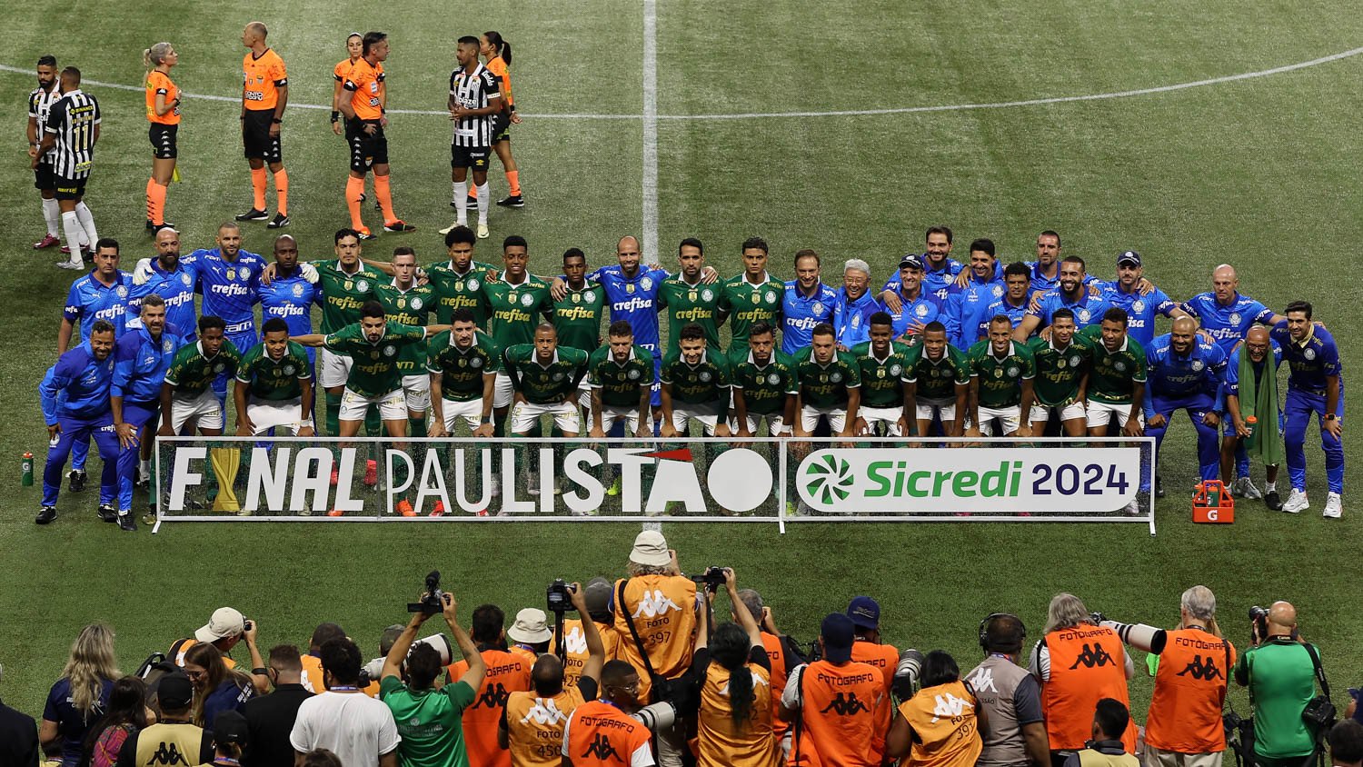 Palmeiras é tri após 90 anos e vê recorde de títulos do Corinthians mais próximo