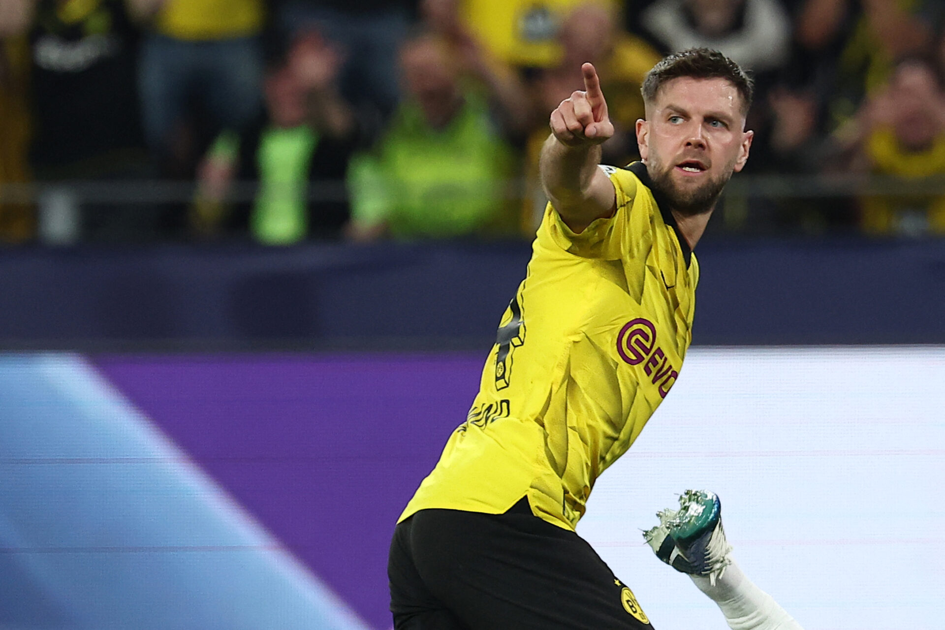 Dortmund bate PSG na Alemanha e abre vantagem na semifinal