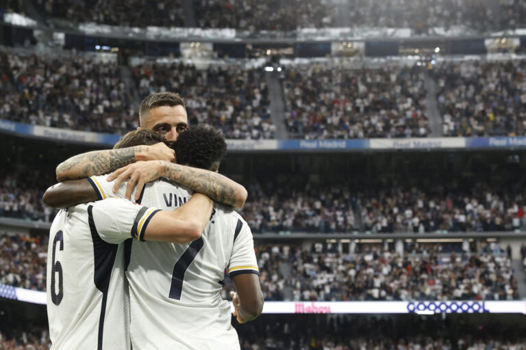 Real Madrid é campeão espanhol com ajuda e tropeço do Barcelona