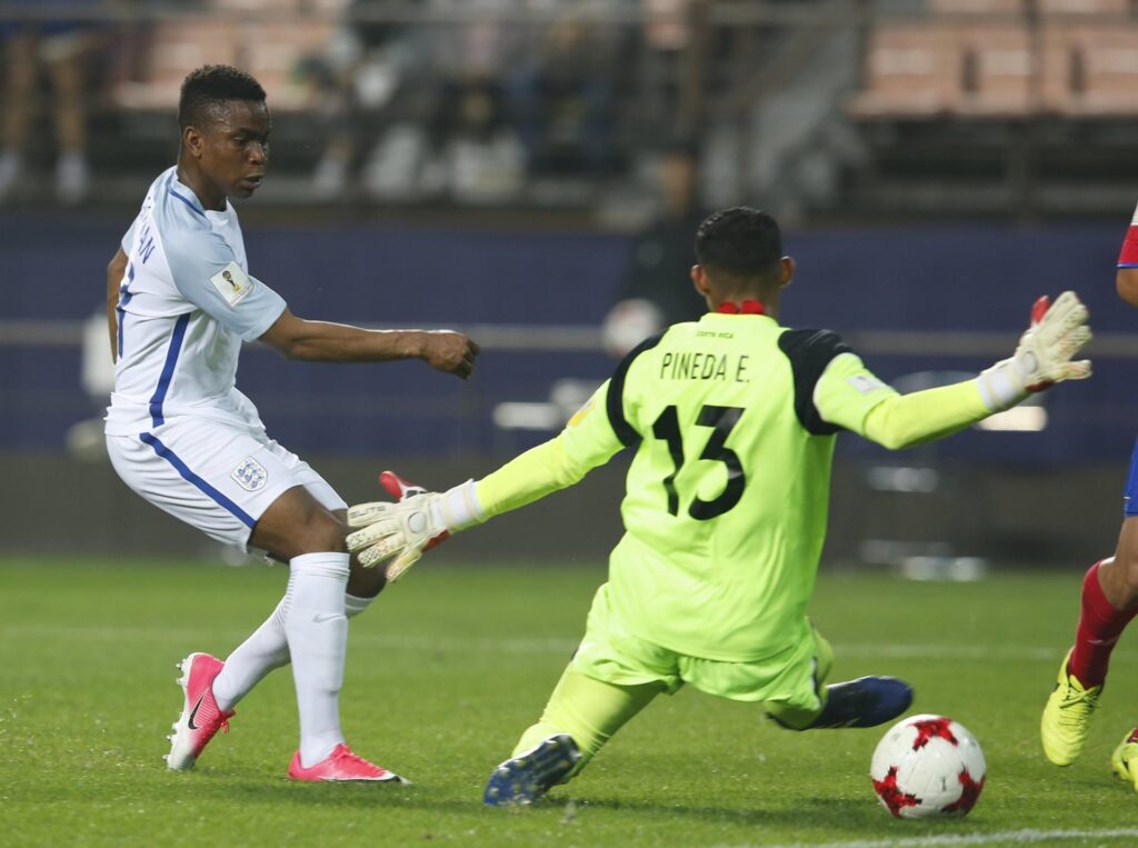 Ademola Lookman fe dois gols contra a Costa Rica no Mundial sub-20 da Coreia do Sul, em 2017 - EFE/Kim Hee Chul