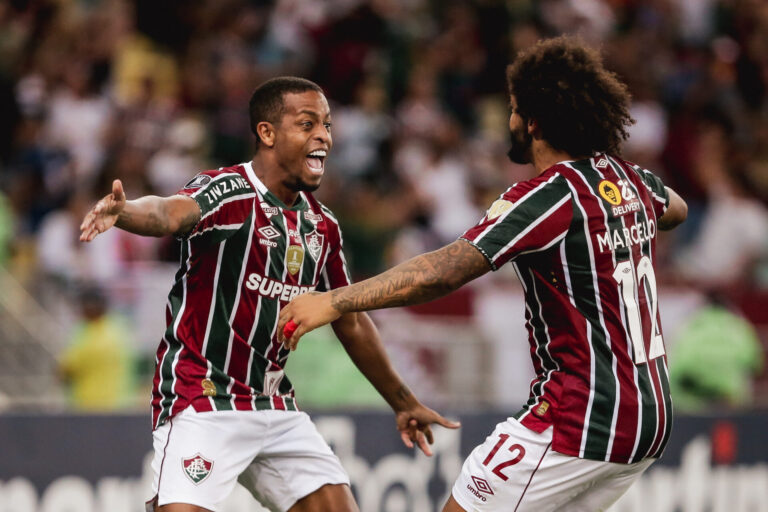 Fluminense acerta renovação com Keno