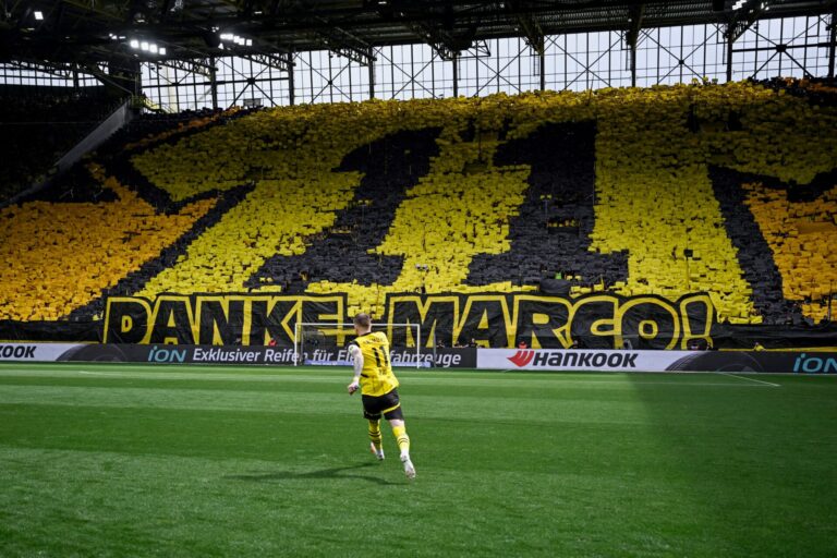 Reus faz último jogo em casa pelo Dortmund e é homenageado