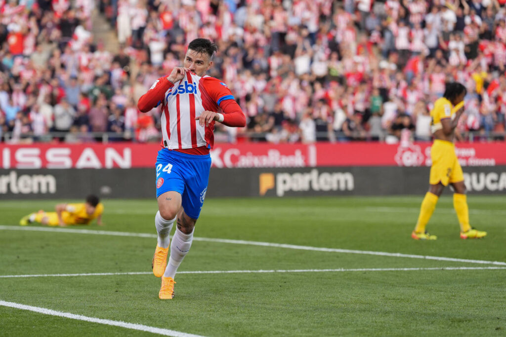 Portu comemora gol de empate da equipe contra o Barcelona - EFE/Siu Wu