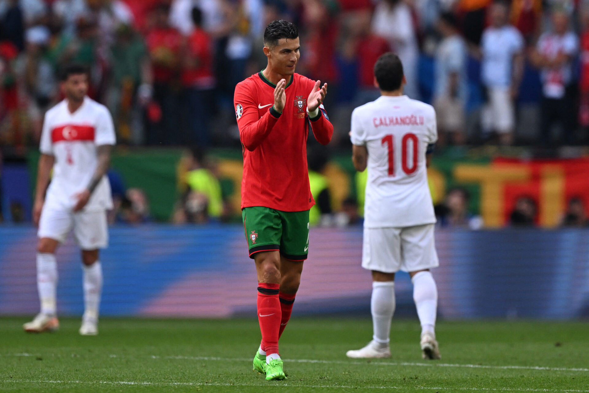 Portugal bate Turquia e garante classificação às oitavas da Euro