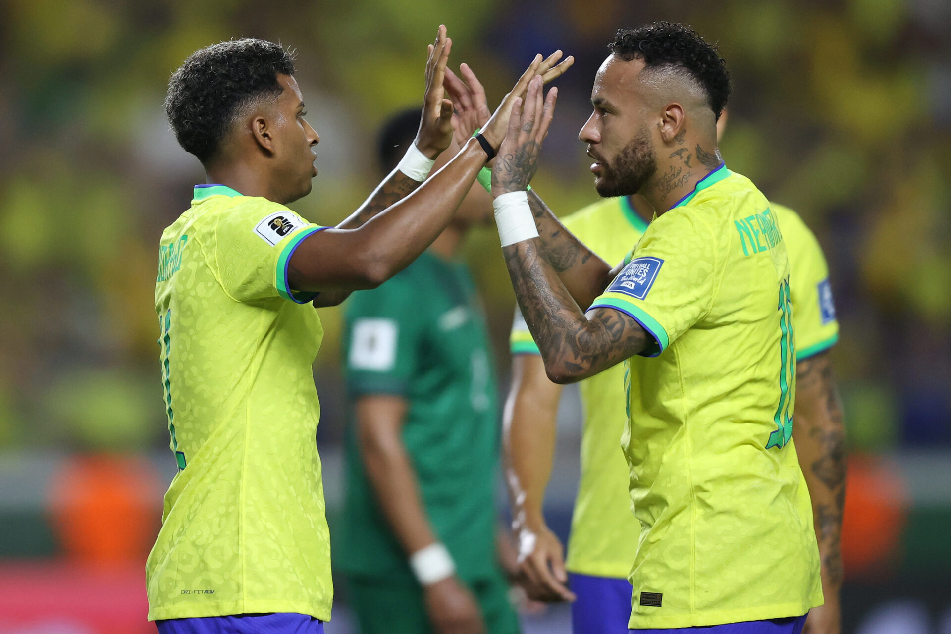 Rodrygo e Neymar atuaram juntos diante da Bolívia, pelas Eliminatórias - Vitor Silva/CBF