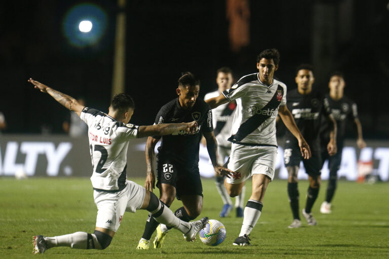 Vasco e Botafogo empatam e resultado não ajuda ninguém no Brasileirão