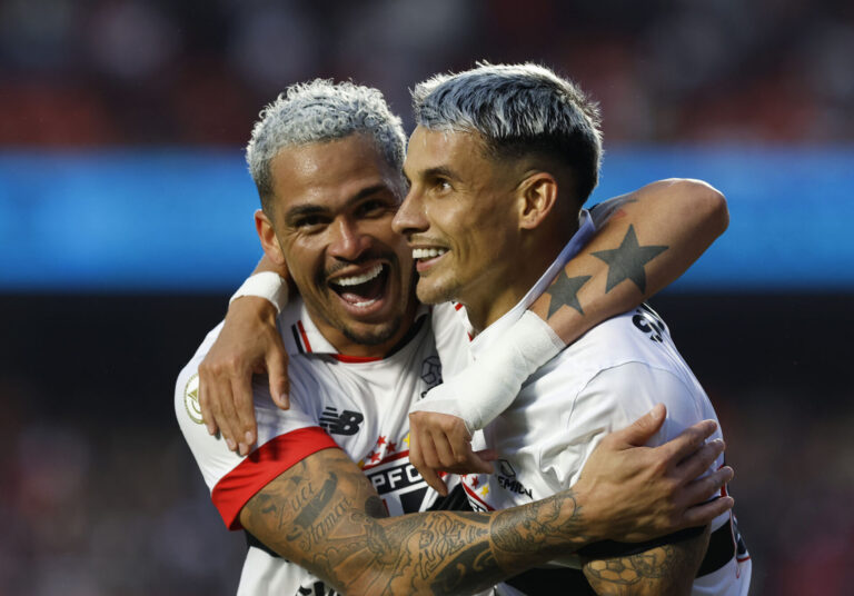 São Paulo atrapalha o Bahia na ponta e cola no G-4 do Brasileirão