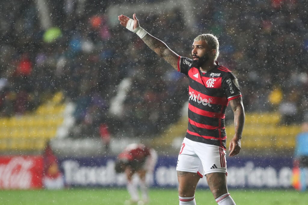 Gabriel perdeu o direito de usar a camisa 10 do Flamengo - EFE/ Hernán Contreras