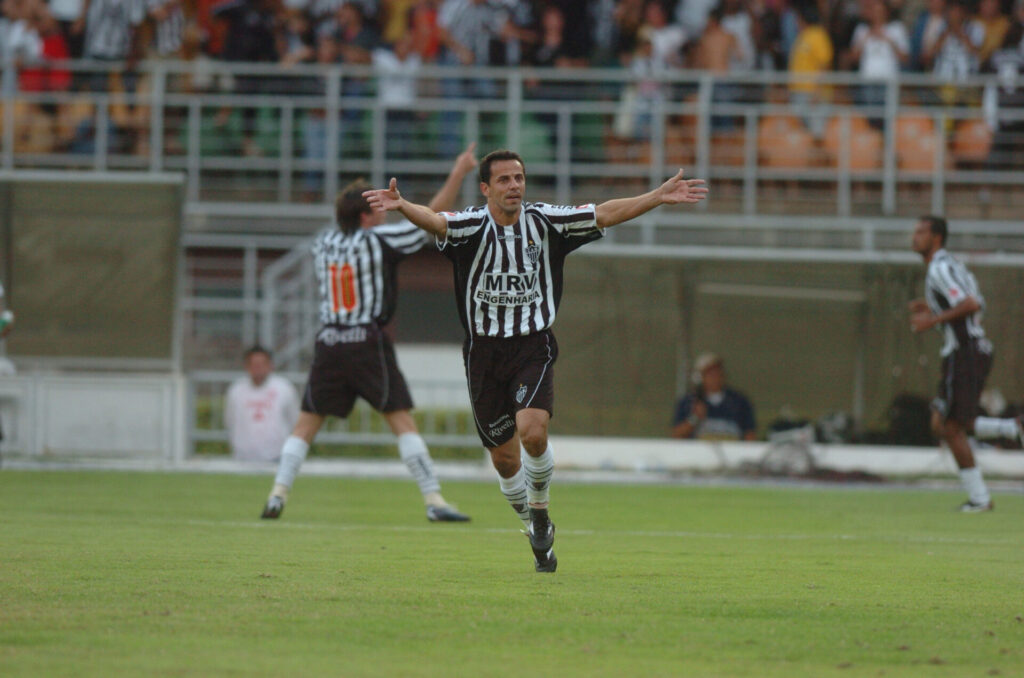 Euller, do Atlético Mineiro durante jogo contra o Atlético do Paraná, partida válida pelo Campeonato Brasileiro de Futebol, no Estádio Mineirão.