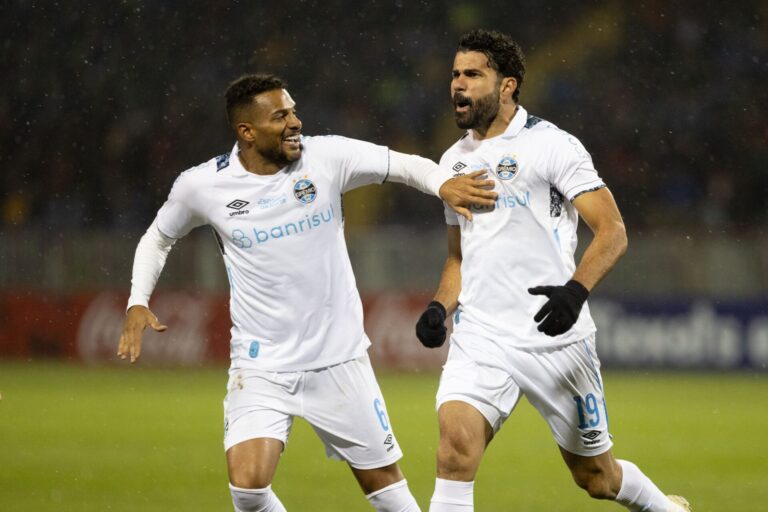 Grêmio avança às oitavas com vitória decisiva contra o Huachipato
