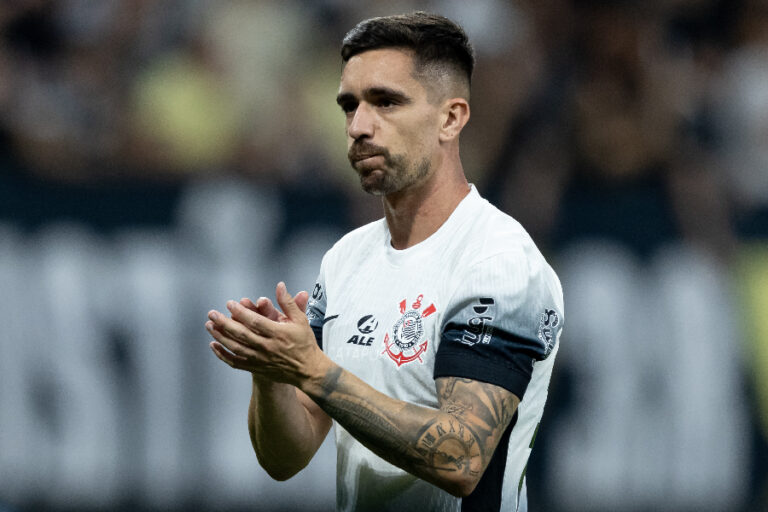 Igor Coronado descarta saída do Corinthians