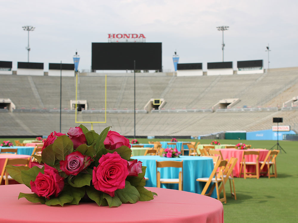 Mesas de jantar dispostas no Rose Bowl - Divulgação/Rose Bowl