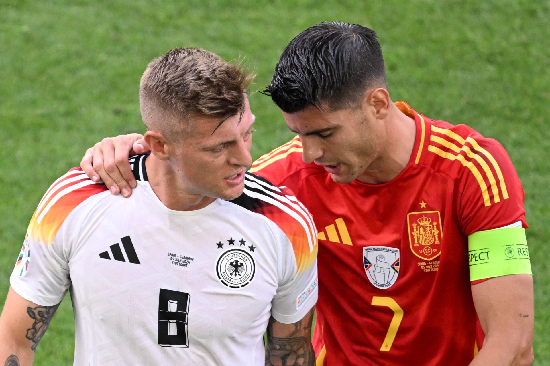 Toni Kroos, da Alemanha, e Morata, da Espanha - Kirill KUDRYAVTSEV / AFP