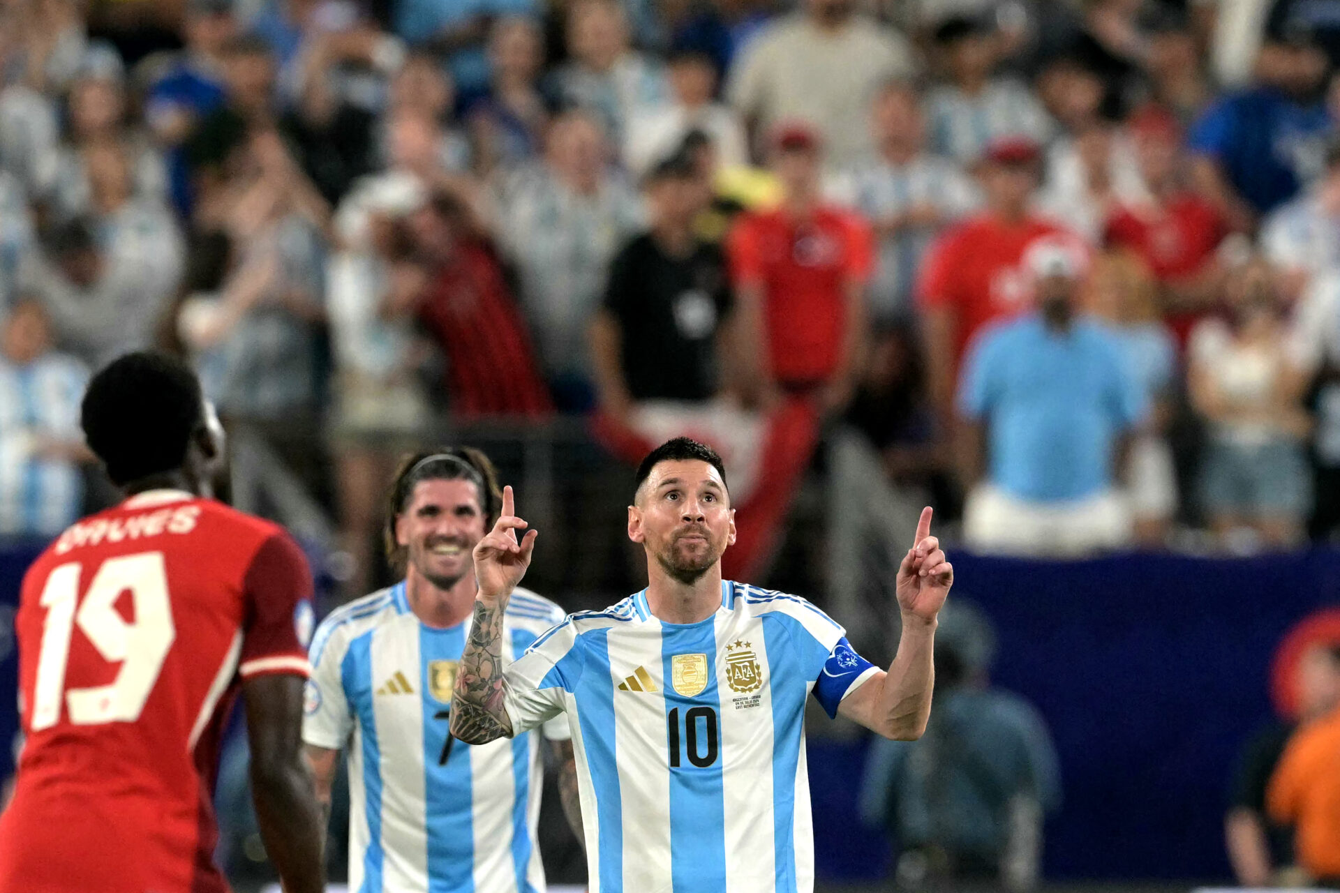 Com recorde de Messi, Argentina bate Canadá e está na final