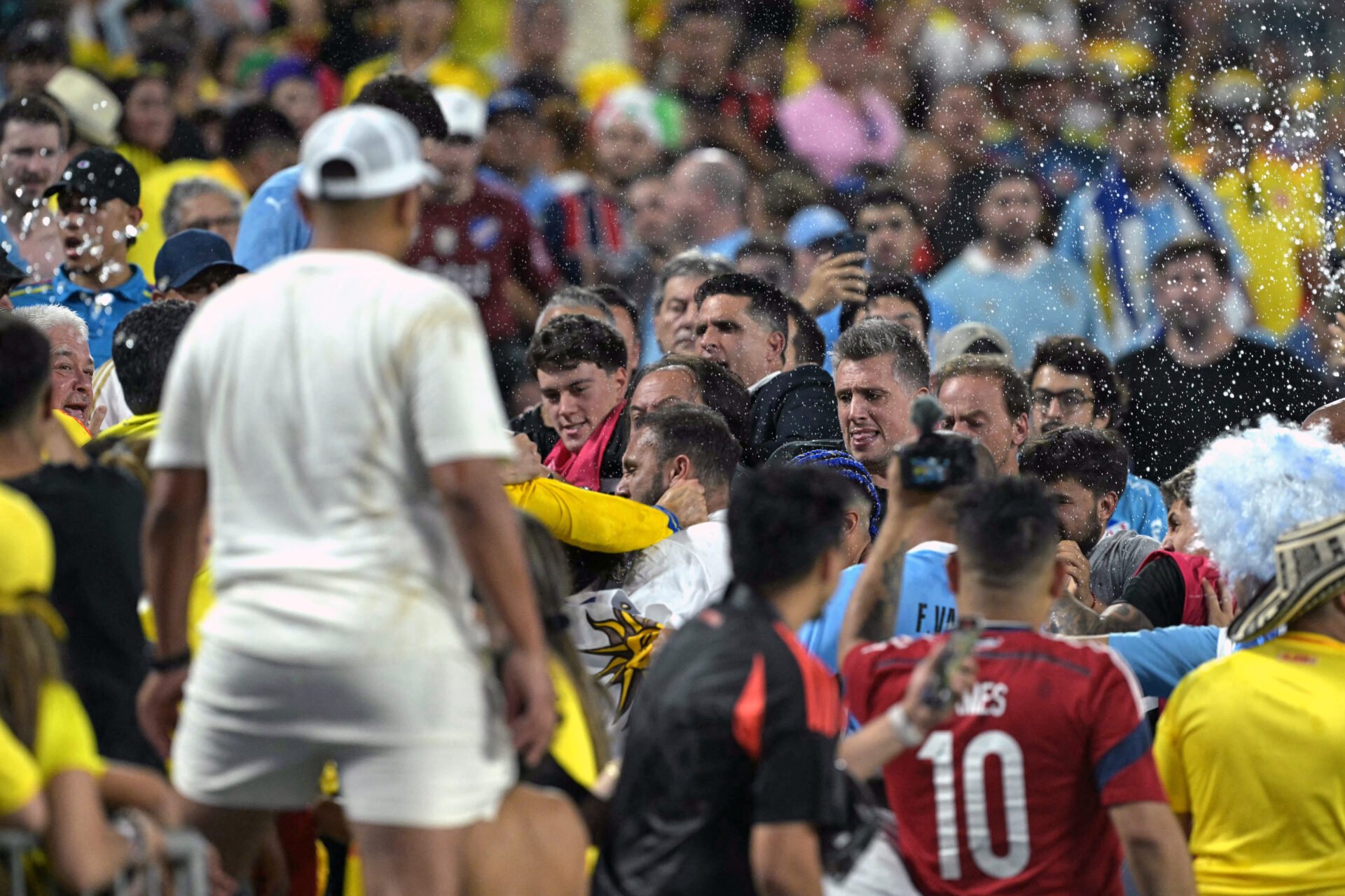 Conmebol suspende cinco jogadores do Uruguai após briga na Copa América