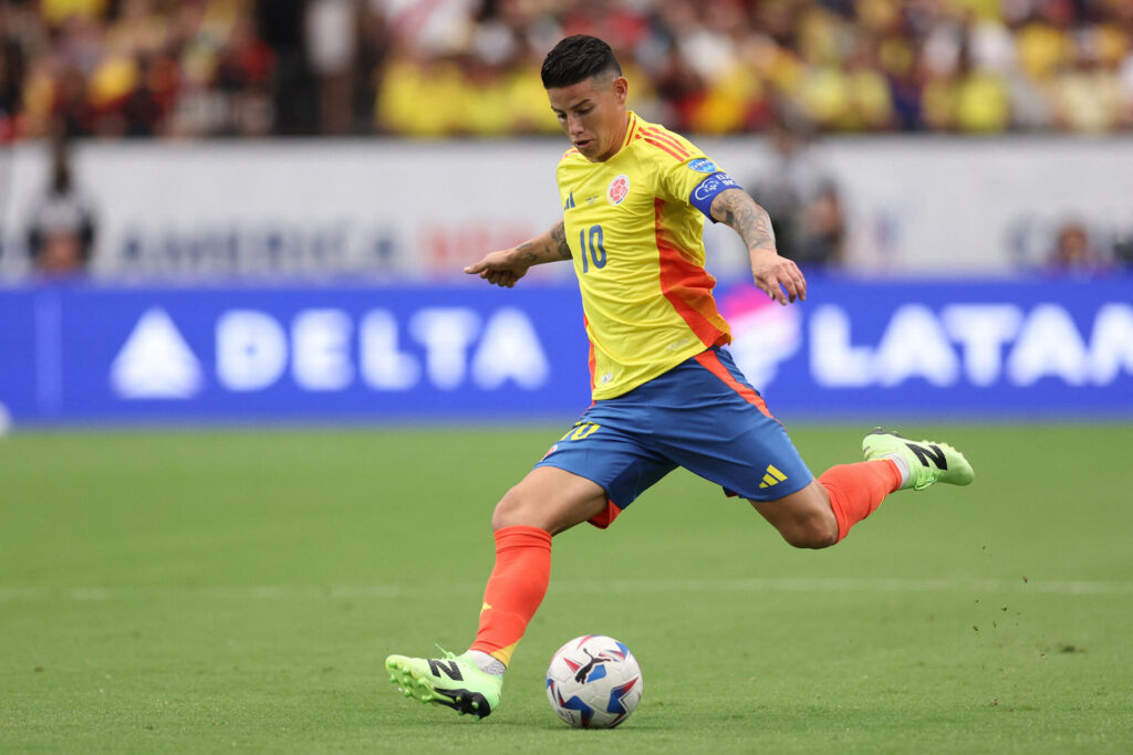 James desfila com categoria no gramado do State Farm Stadium - Jamie Squire/Getty Images via AFP