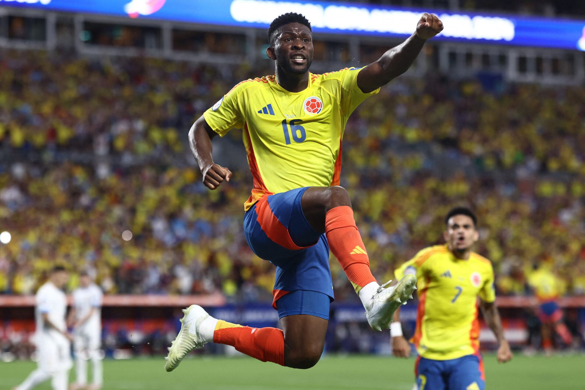 Colômbia bate Uruguai e avança para final contra Argentina