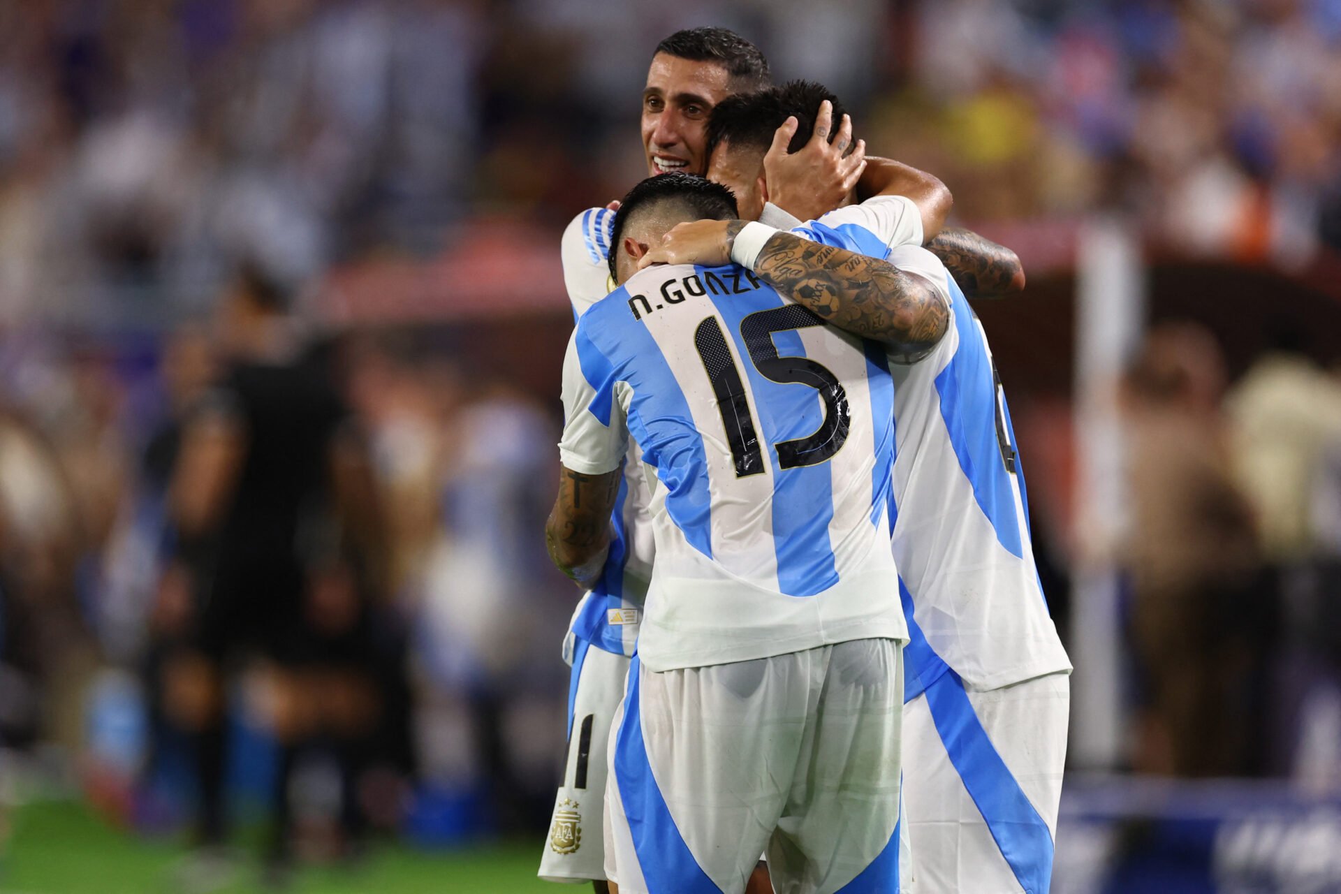 Argentina é campeã diante da Colômbia, na prorrogação e sem Messi