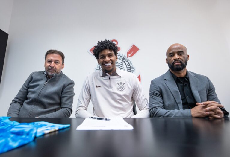 Corinthians anuncia contratação do goleiro Hugo Souza