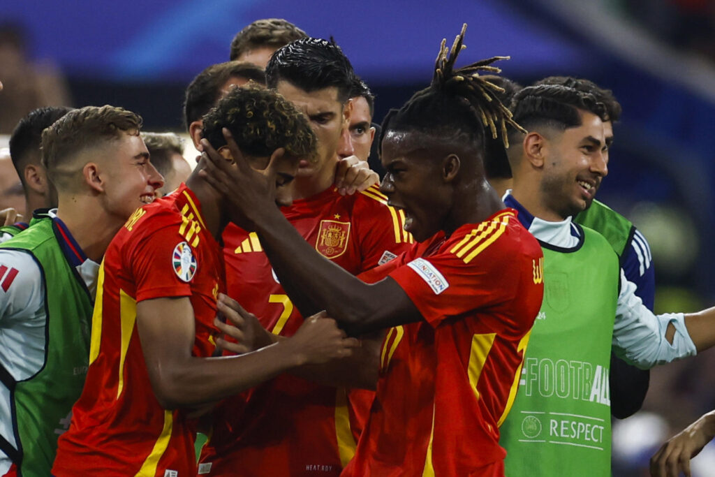 Nico Williams e Lamine Yamal durante a Euro - EFE/Alberto Estévez