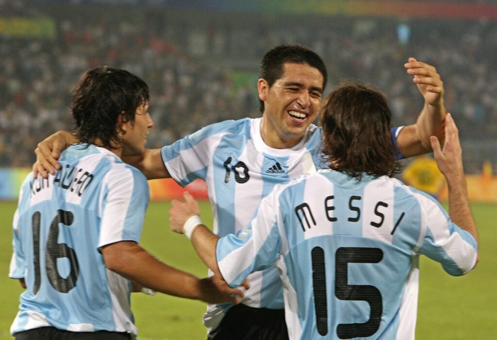 Riquelme, Aguero e Messi foram campeões em 2008 - EFE/Cézaro De Luca