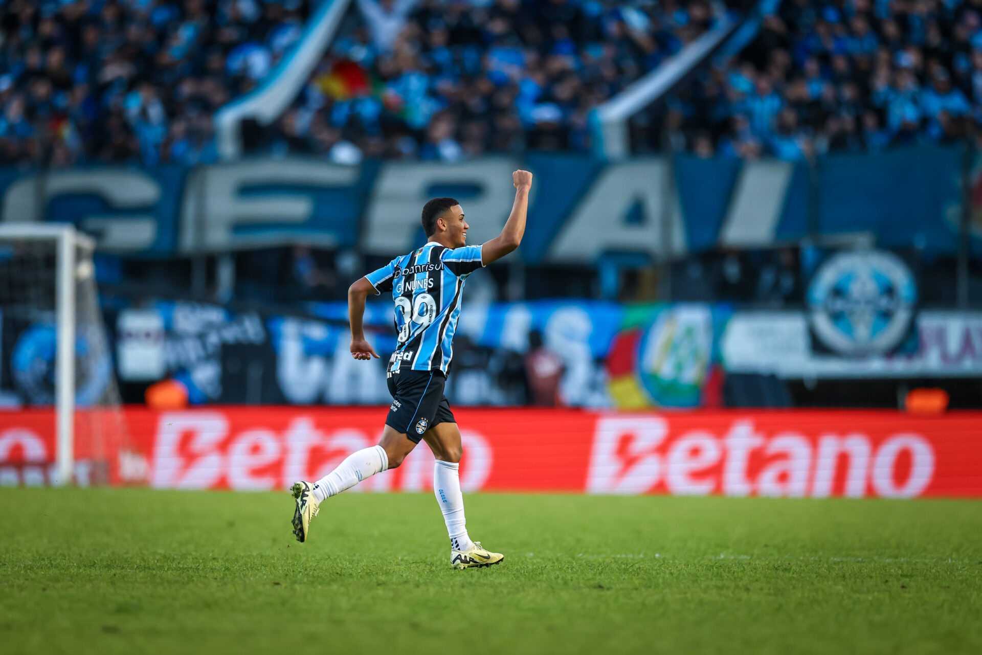 Grêmio bate o Operário e avança às oitavas da Copa do Brasil