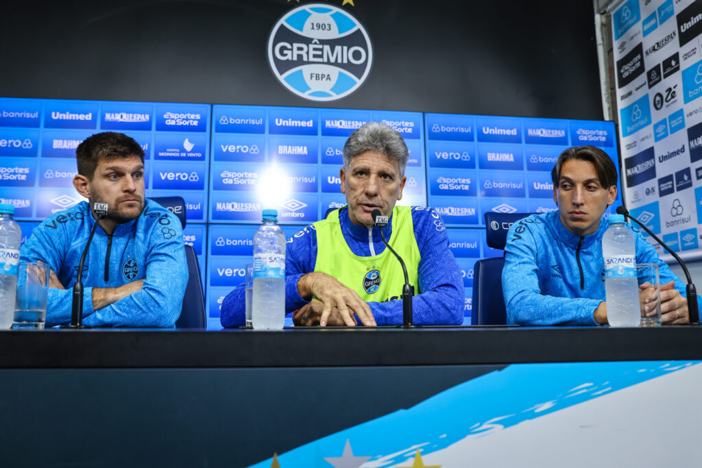 Coletiva do Grêmio com Renato e lideranças - FOTO: LUCAS UEBEL/GREMIO FBPA