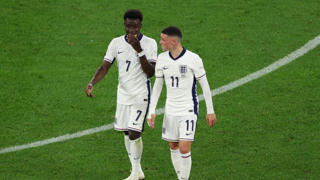 Saka e Foden, dois destaques da Inglaterra - EFE/EPA/GEORGI LICOVSKI