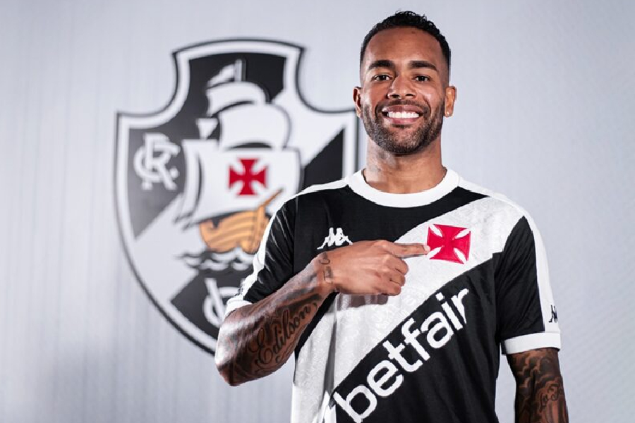 Vasco anuncia contratação do atacante Alex Teixeira