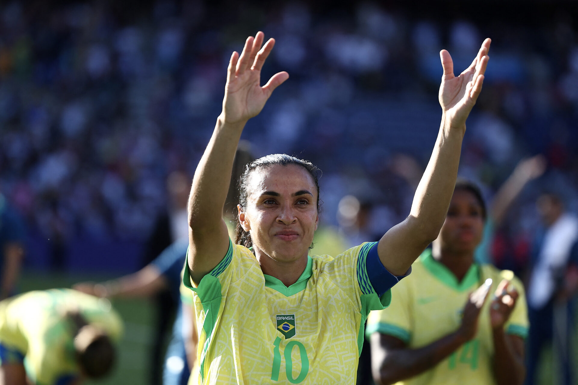 Marta se despede do Brasil com pratas, recorde e sorriso no rosto