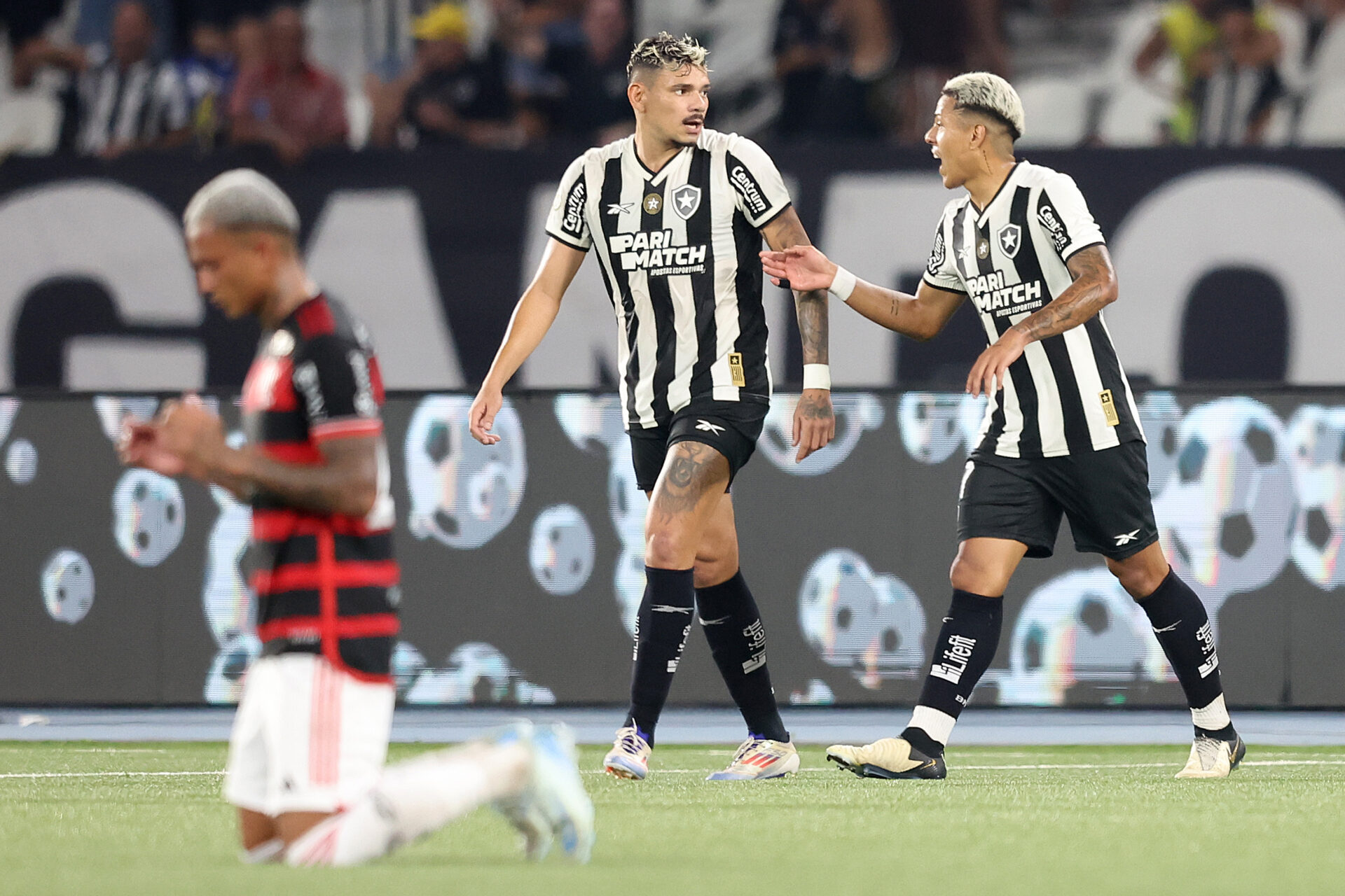 Botafogo quebra três marcas após golear o Flamengo