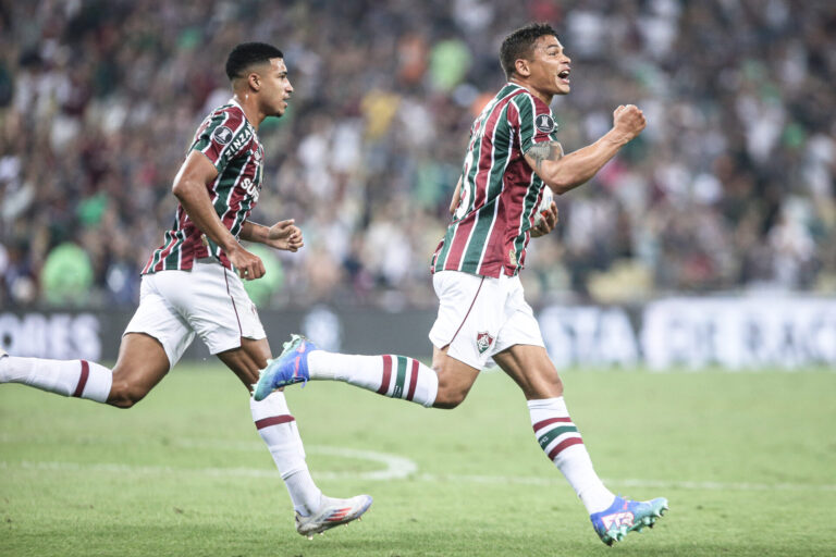 Flu bate o Grêmio nos pênaltis e mantém sonho do bicampeonato