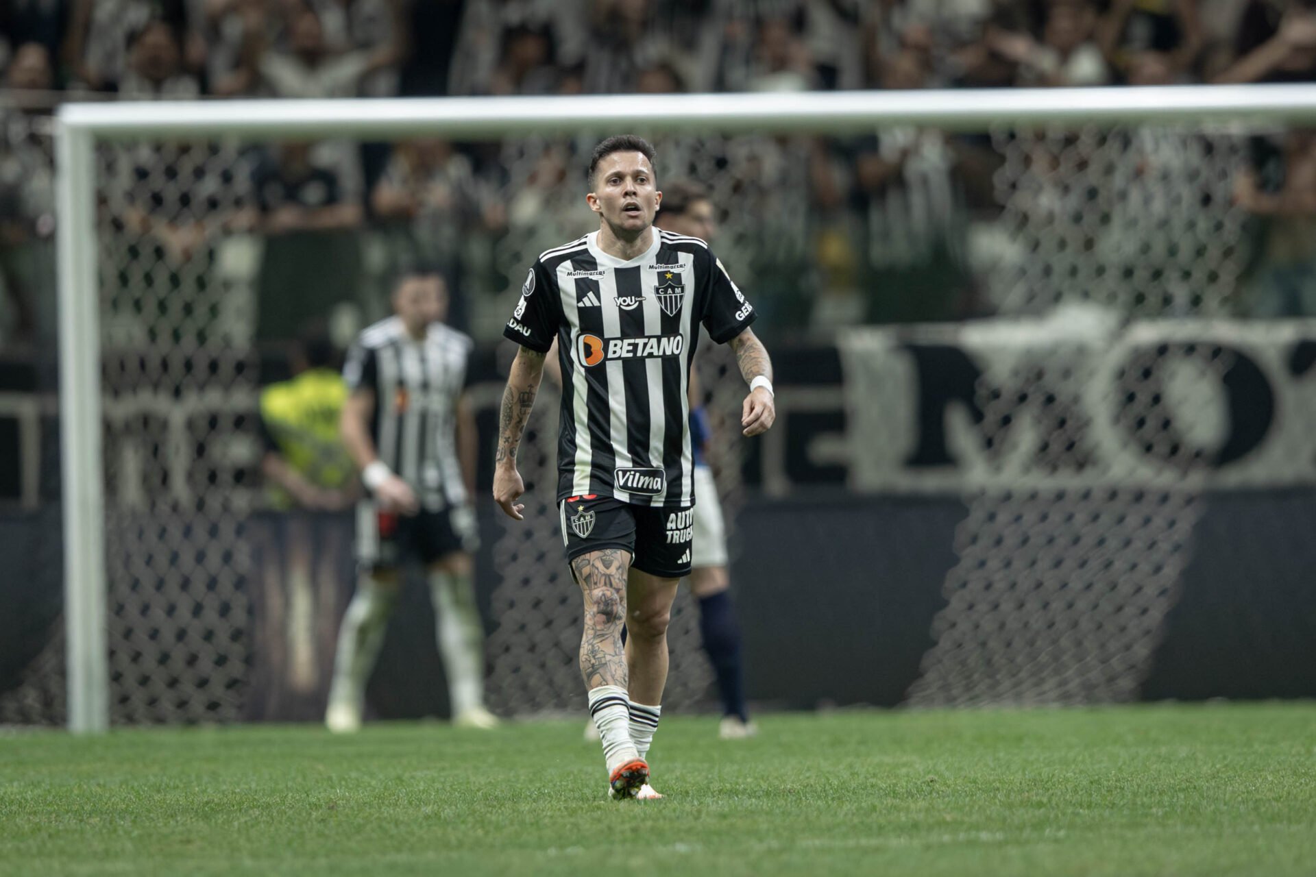 Bernard, do Atlético MG, comenta prazo de retorno de lesão