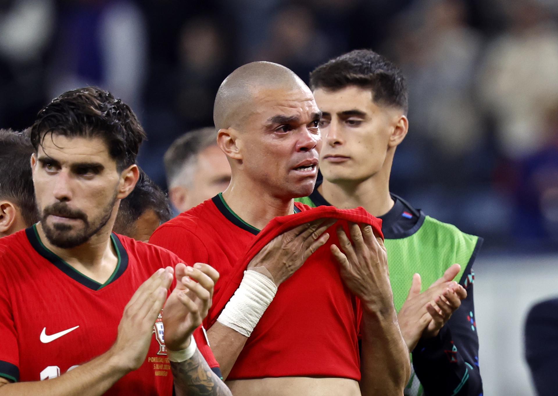 Pepe na eliminação de Portugal na última Eurocopa - EFE/EPA/ROBERT GHEMENT