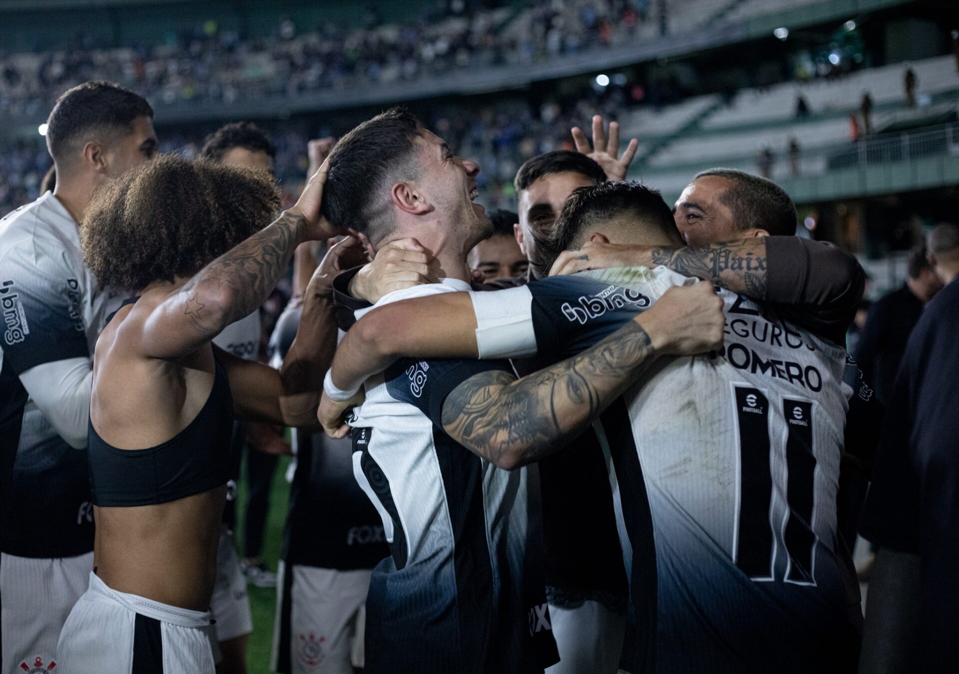 Corinthians celebra vitória sobre o Grêmio no Couto Pereira - Rodrigo Coca /Agência Corinthians