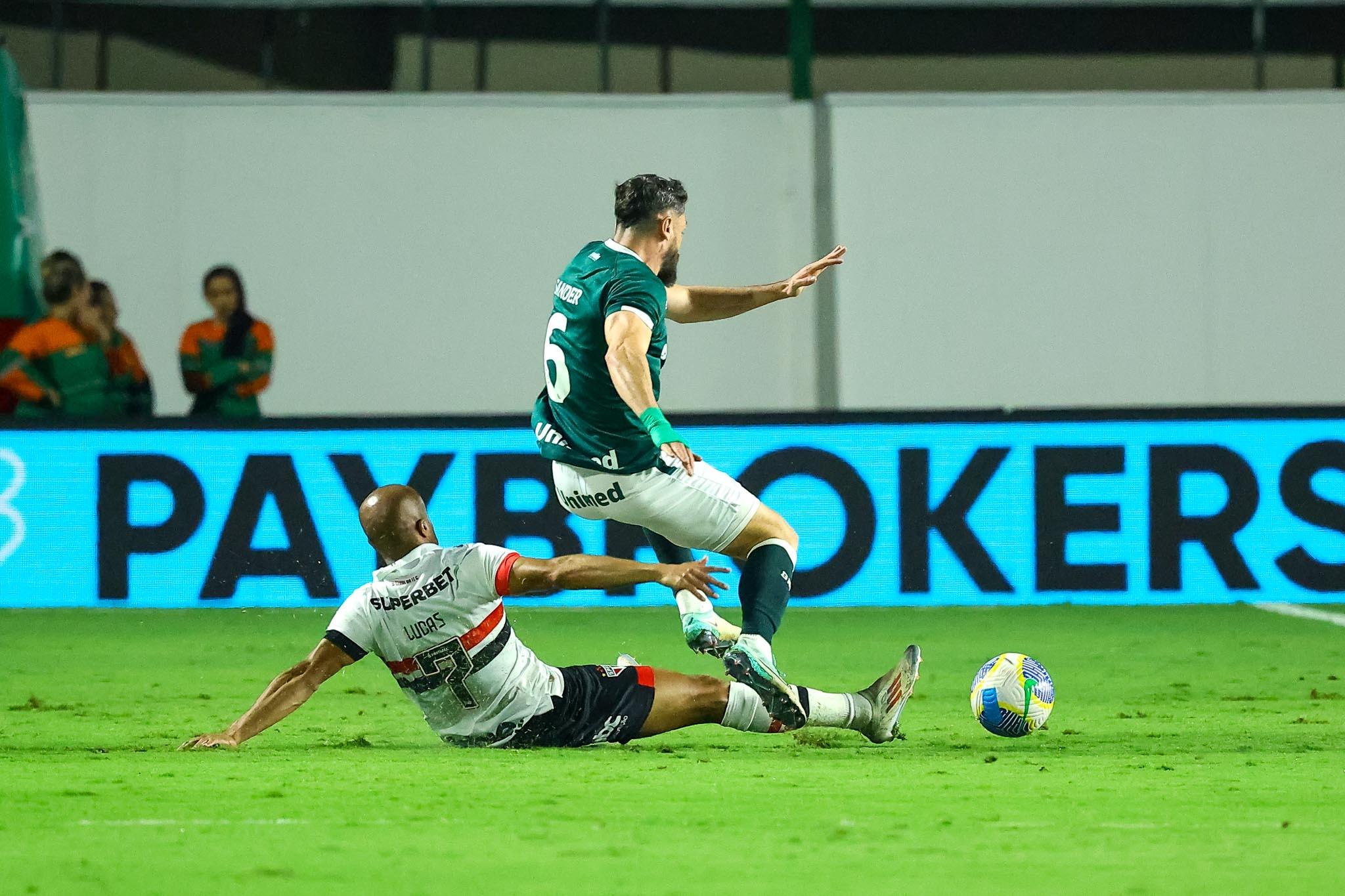 São Paulo faz jogo burocrático contra o Goiás e se classifica na Copa do Brasil