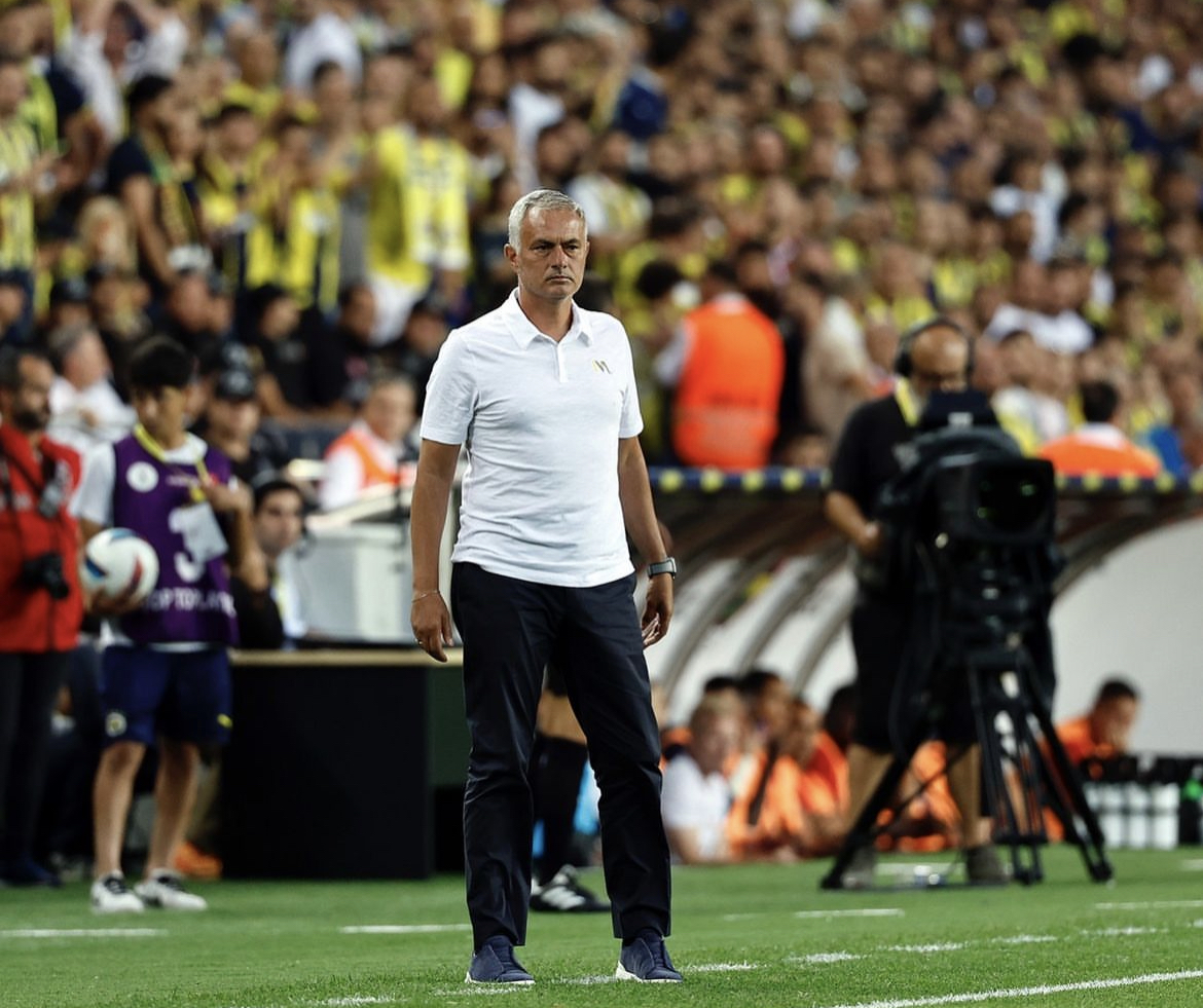 Fenerbahçe de Mourinho é eliminado nos playoffs da Champions