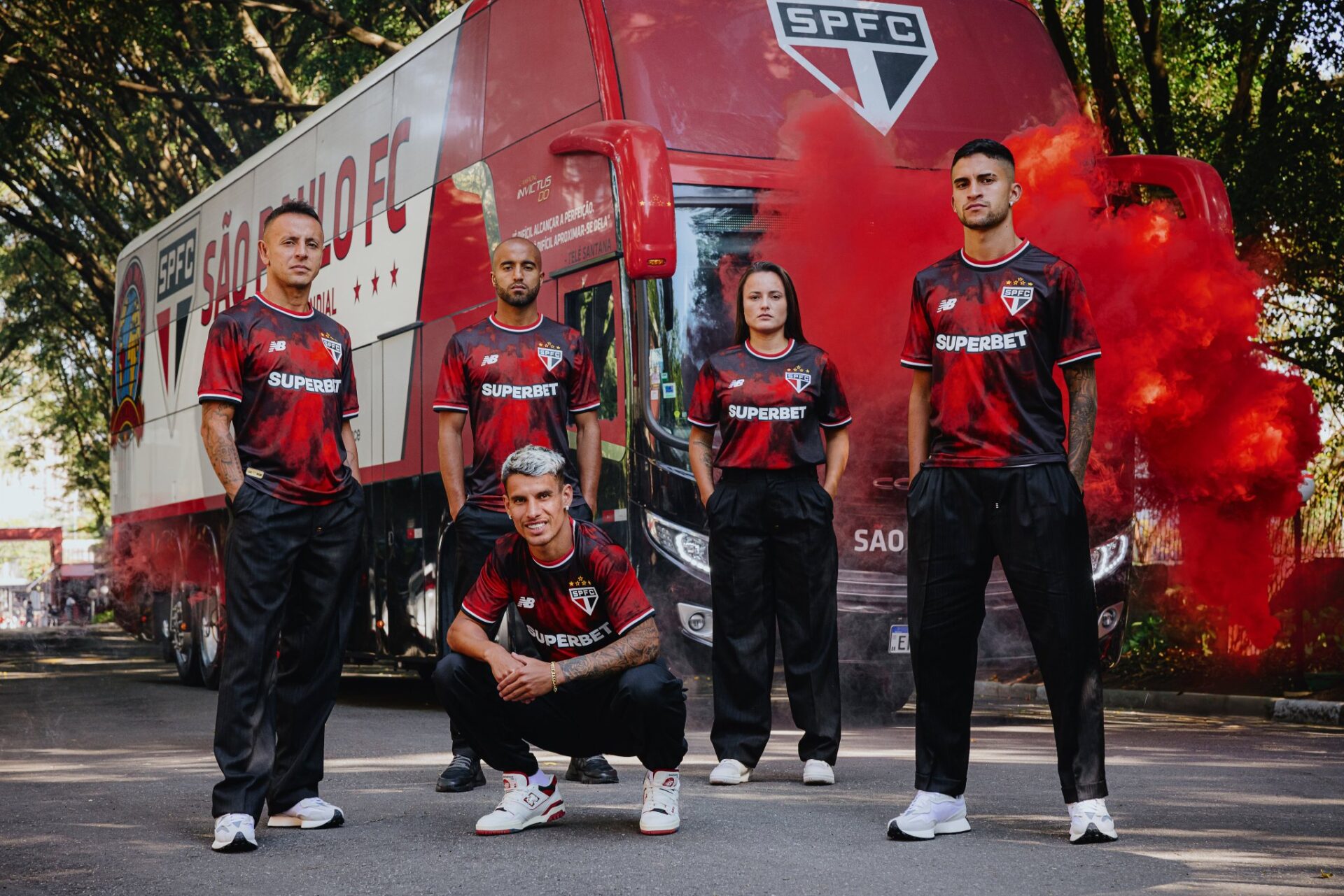 São Paulo lança camisa em homenagem à torcida