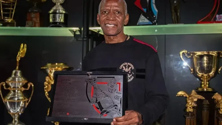 Adílio, ídolo do Flamengo, tem piora no quadro de saúde