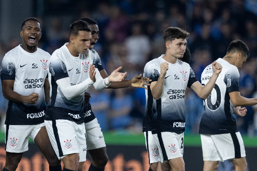 Corinthians arranca empate com Bragantino no final e segue no Z-4