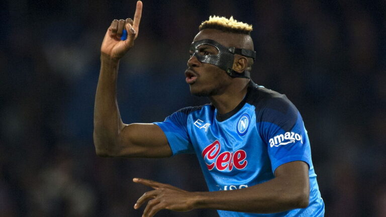 Osimhen não consegue se transferir e não é inscrito para a Serie A