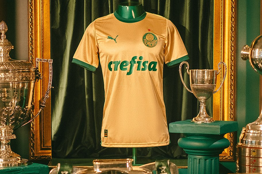 Palmeiras apresenta novo terceiro uniforme dourado