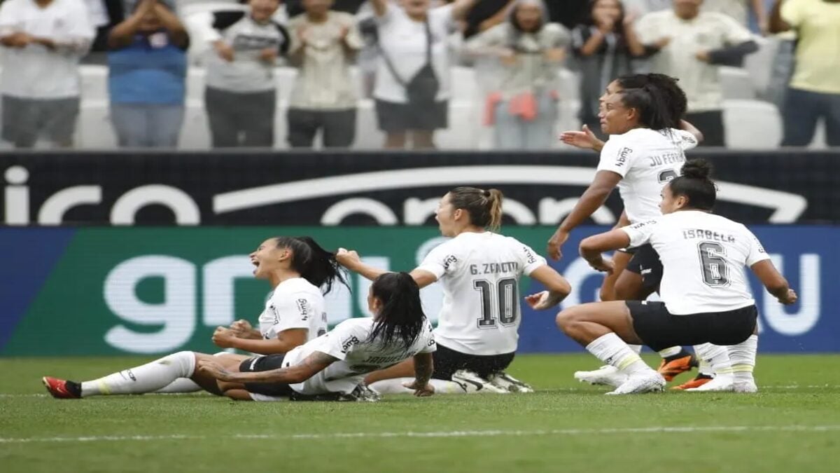 Hoje jogam as invictas! Cruzeiro x Corinthians no Brasileirão feminino