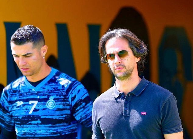 Marcelo Salazar, ao lado de Cristiano Ronaldo, durante treino do Al-Nassr - Arquivo pessoal