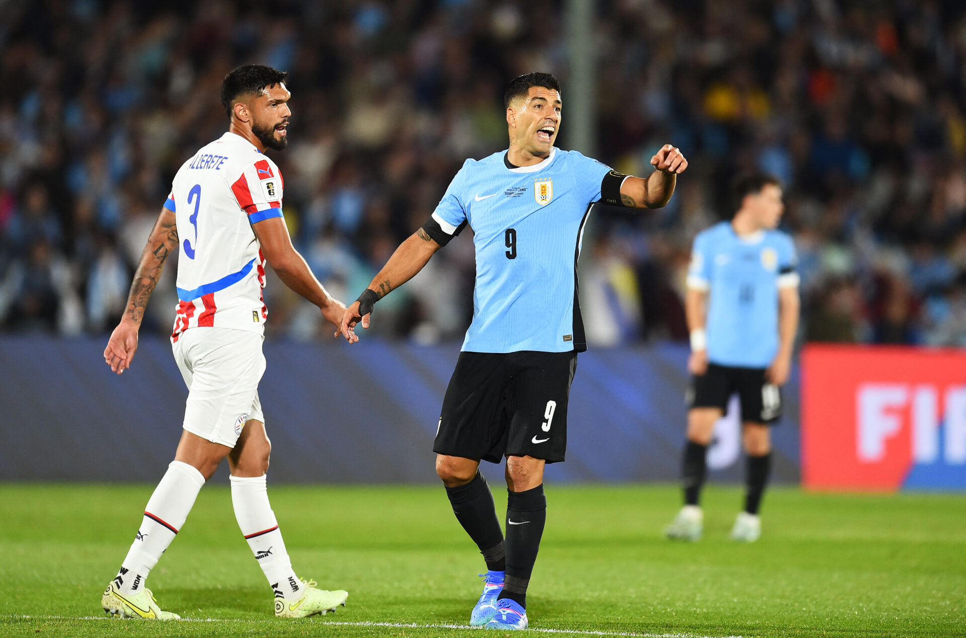 Uruguai e Paraguai empatam sem gols na despedida de Suárez