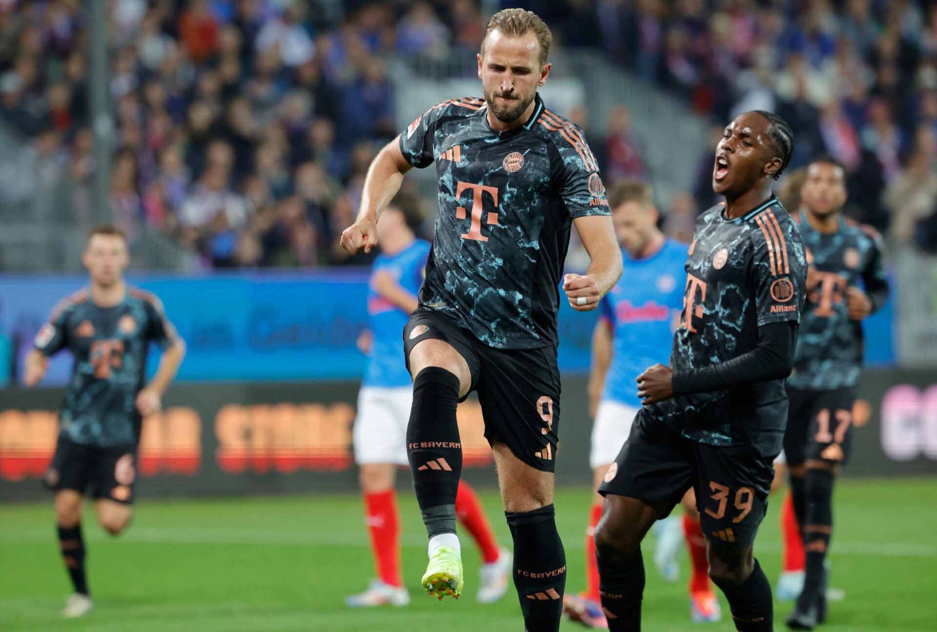 Kane anota hat-trick e comanda goleada do Bayern de Munique