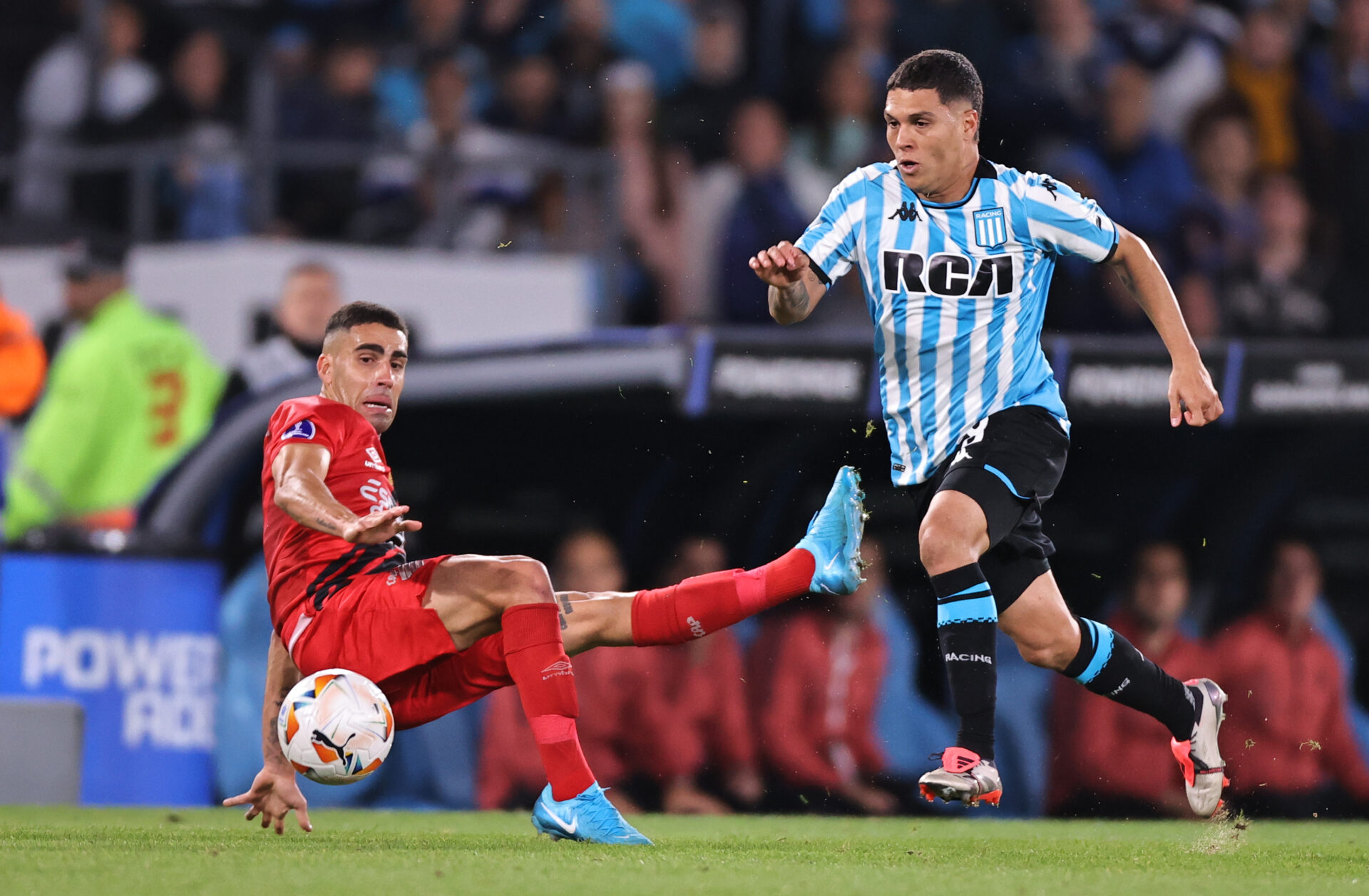 Racing despacha o Athletico-PR e vai enfrentar o Corinthians na semifinal