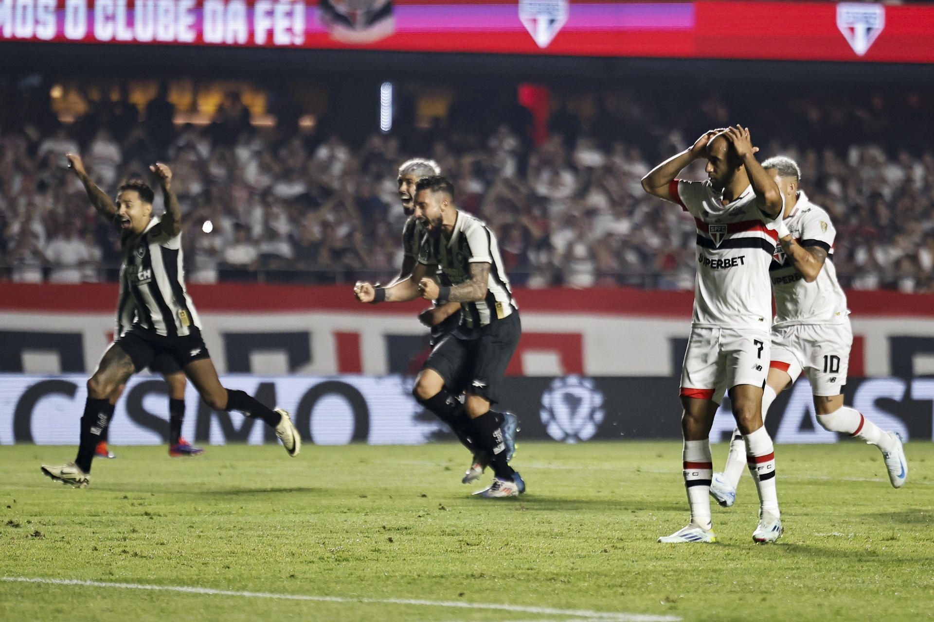 Botafogo elimina o São Paulo e vai à semi da Libertadores após 51 anos